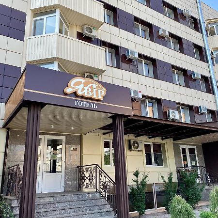 Yavir Hotel Poltava Bagian luar foto