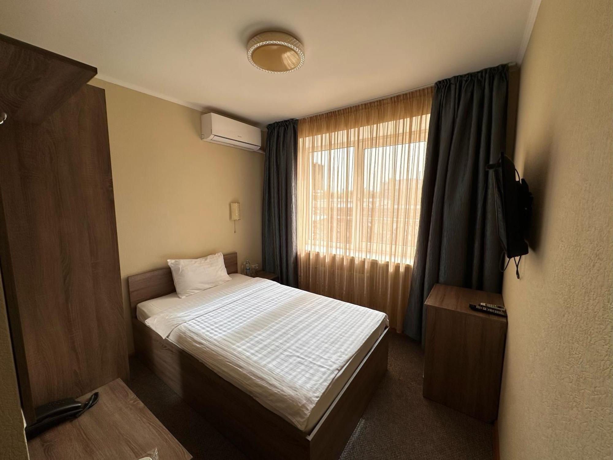 Yavir Hotel Poltava Bagian luar foto